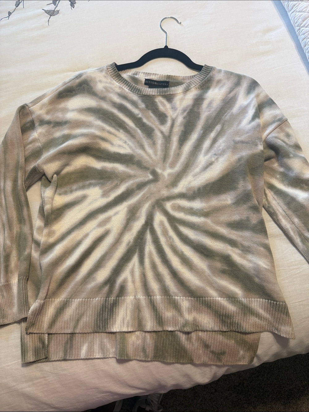 Design History Green and Cream Tie-Dye Knit Sweater